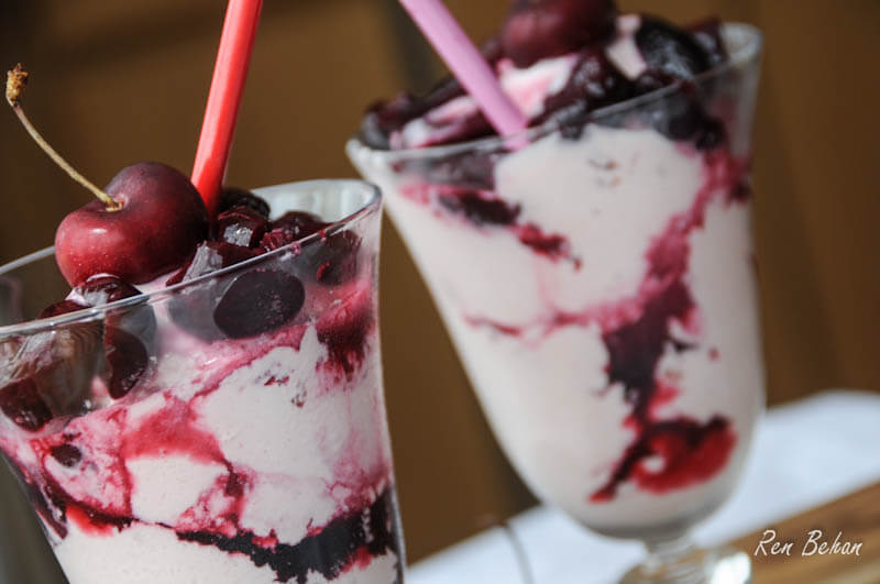 Very Berry Cherry Sundaes – with a Fresh Cherry Compote
